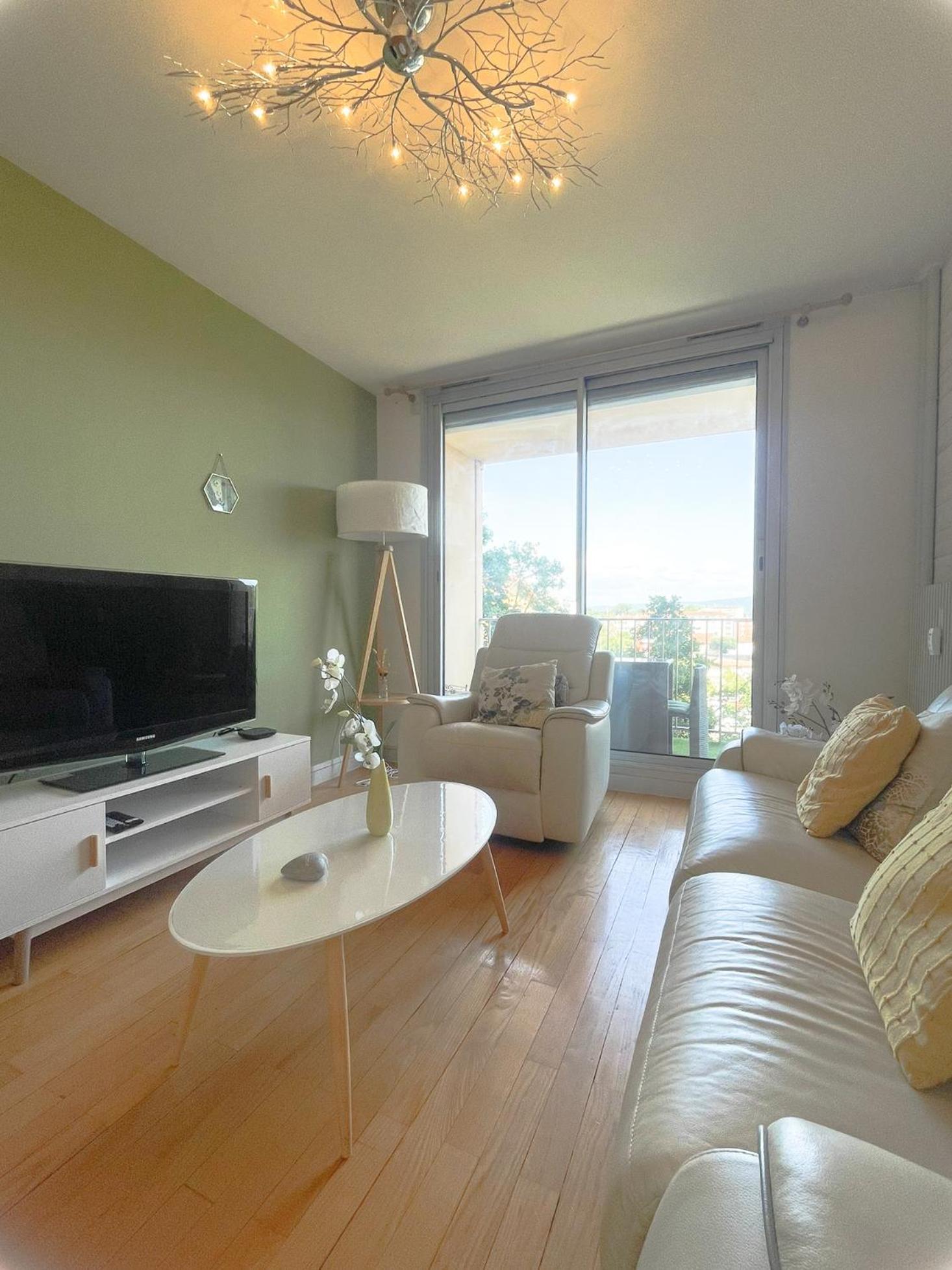 Appartement Spacieux Avec Balcon Bourg-en-Bresse Exterior foto