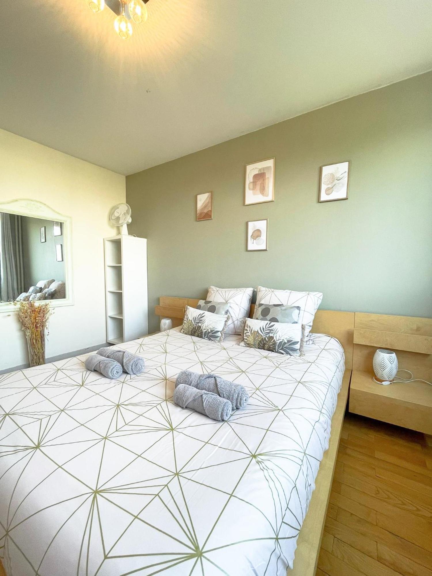 Appartement Spacieux Avec Balcon Bourg-en-Bresse Exterior foto
